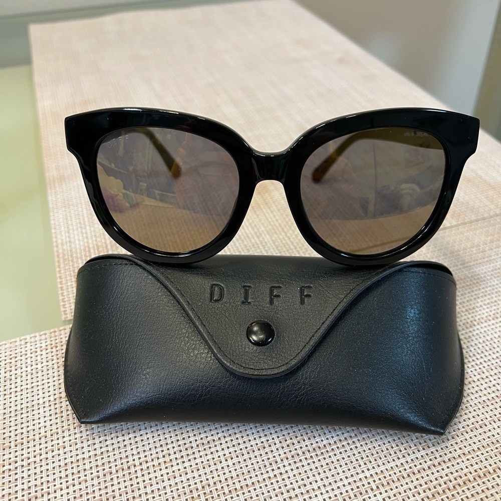 🖤💛DIFF Eyewear Women’s April Black & Gold Mirror Lens Cat Eye Sunglasses